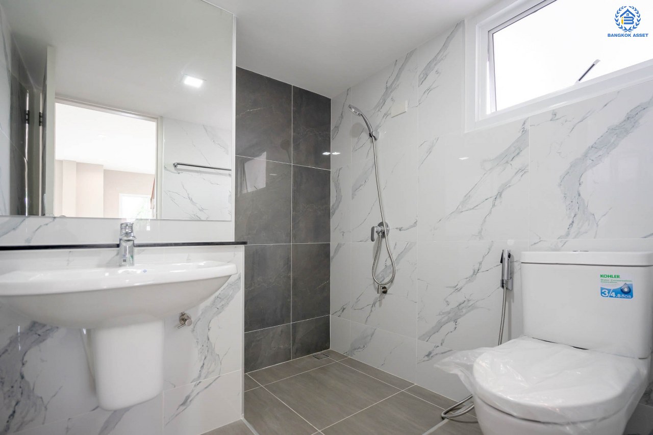 บ้านมือสองตกแต่งใหม่ ม.เพอร์เฟคเพลส1 ราชพฤกษ์ คุณภาพแบรนด์ Property Perfect เนื้อที่ 57.7 ตร.ว. บ้านเดี่ยวหลังใหญ่ ตอบโจทย์ทุกการอยู่อาศัย ฟังก์ชัน 3 ห้องนอน 3 ห้องน้ำ จอดรถได้ 2 คัน บนทำเลติดถนนราชพฤกษ์ ใกล้วงเวียนพระราม5 และรถไฟฟ้า "สถานีบางรักน้อยท่าอิฐ"